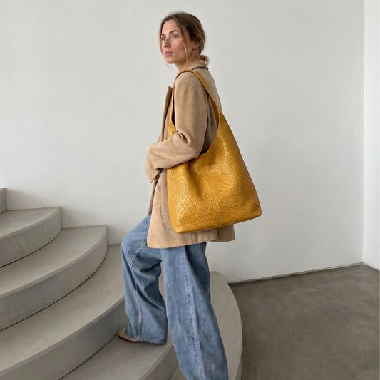 Shopper Mostaza Texturizado: Bolso de Cuero Italiano con Neceser | Rita Firenze