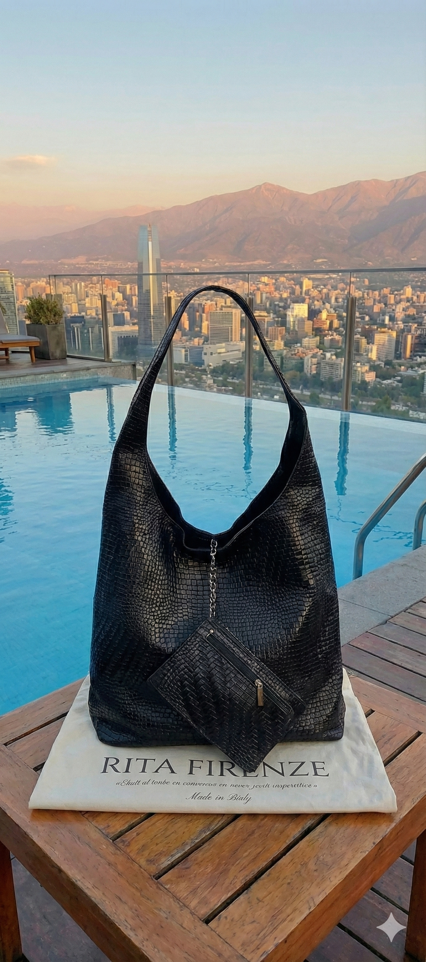 Shopper Negro Texturizado: Bolso Hobo de Cuero con Neceser | Rita Firenze